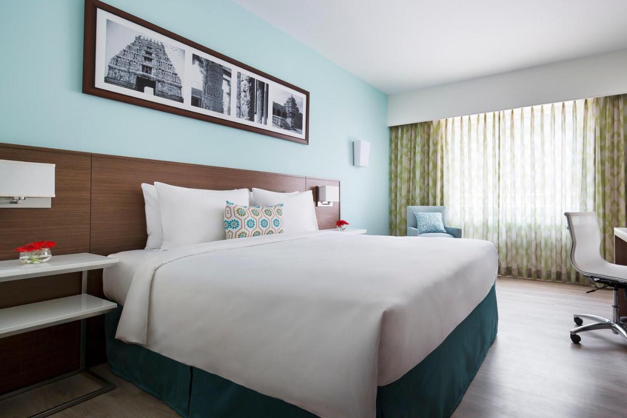 Отель Fairfield By Marriott Bengaluru Rajajinagar Экстерьер фото