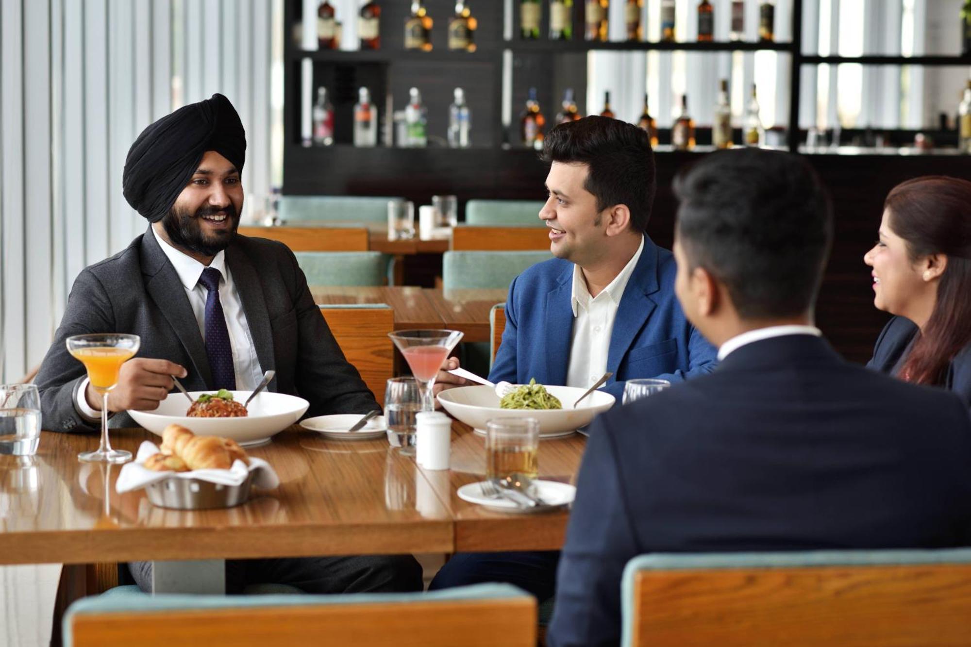 Отель Fairfield By Marriott Bengaluru Rajajinagar Экстерьер фото