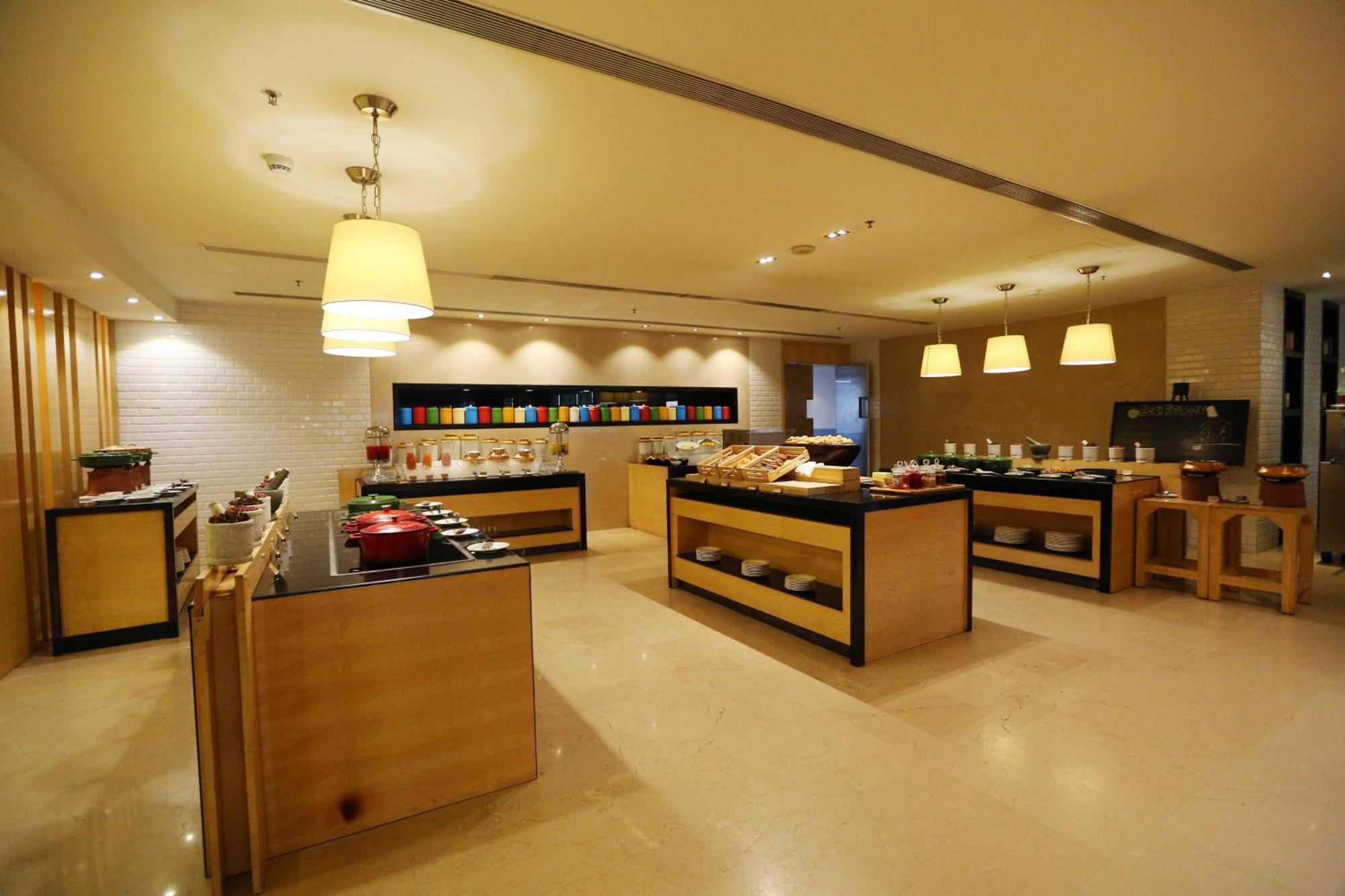 Отель Fairfield By Marriott Bengaluru Rajajinagar Экстерьер фото