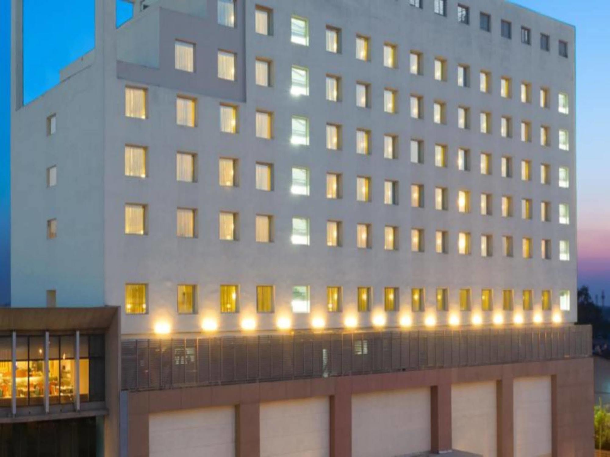 Отель Fairfield By Marriott Bengaluru Rajajinagar Экстерьер фото