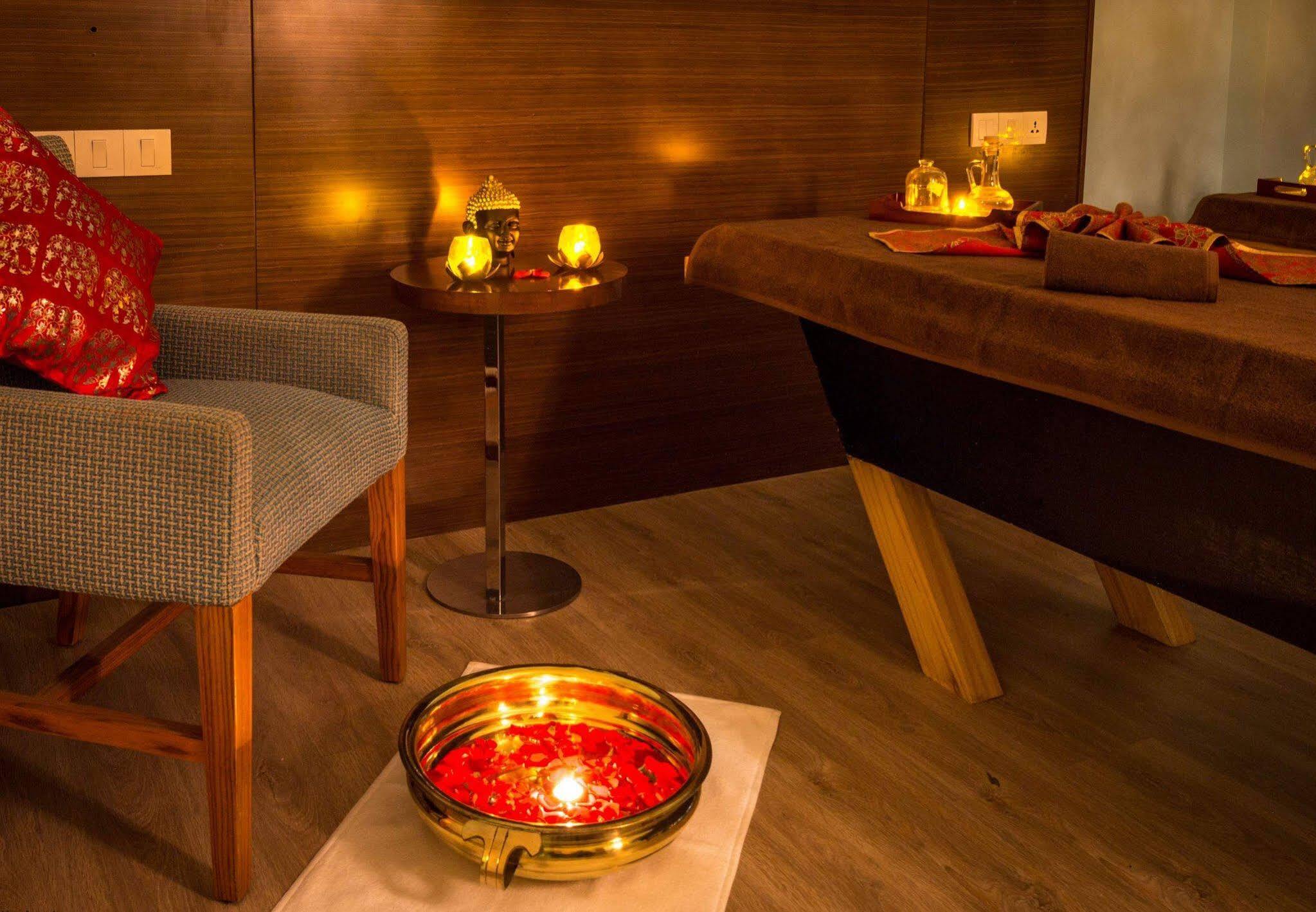 Отель Fairfield By Marriott Bengaluru Rajajinagar Экстерьер фото